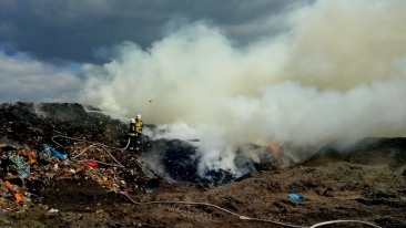 Ogromny pożar na składowisku odpadów