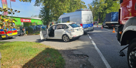 Wypadek na Walczaka. Zderzenie motocyklisty i Skody