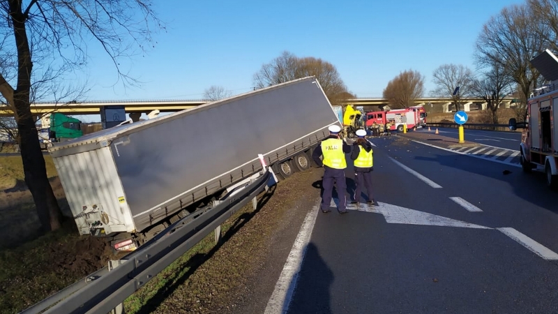 3/5 Wypadek dwóch ciężarówek na DK92 koło Świebodzina