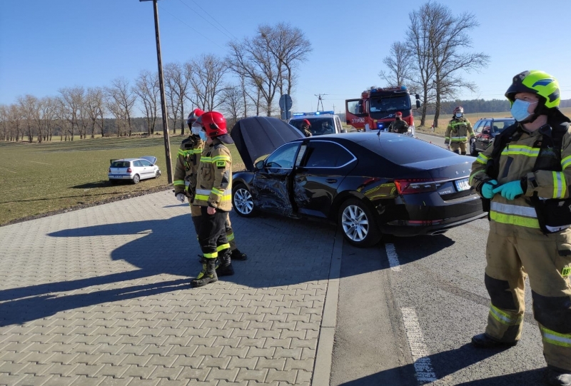 4/10 Zderzenie volkswagena i wojskowej skody koło Templewa