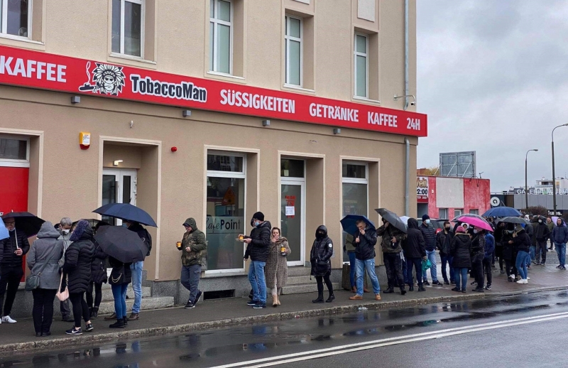 5/8 Ogromna kolejka do punktu testowego COVID-19 w Słubicach