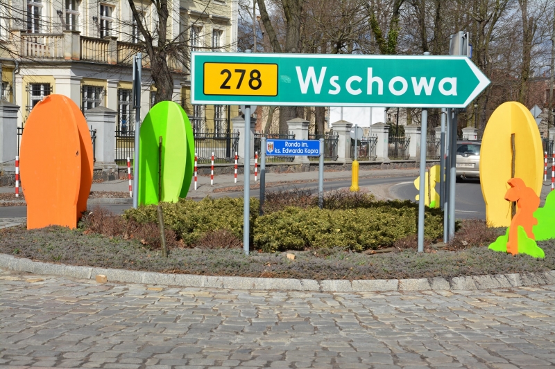 7/7 Wandale ukradli i zniszczyli ozdoby wielkanocne