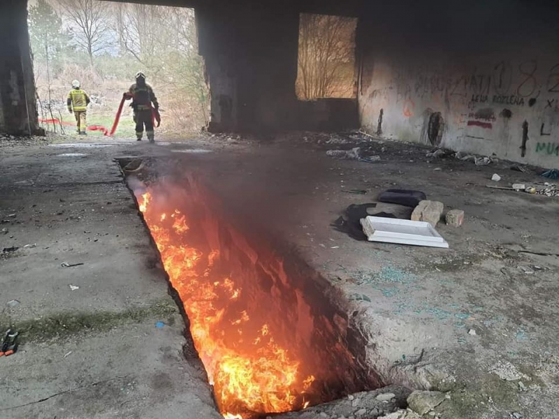 4/11 Pożar w starej cegielni w Murzynowie