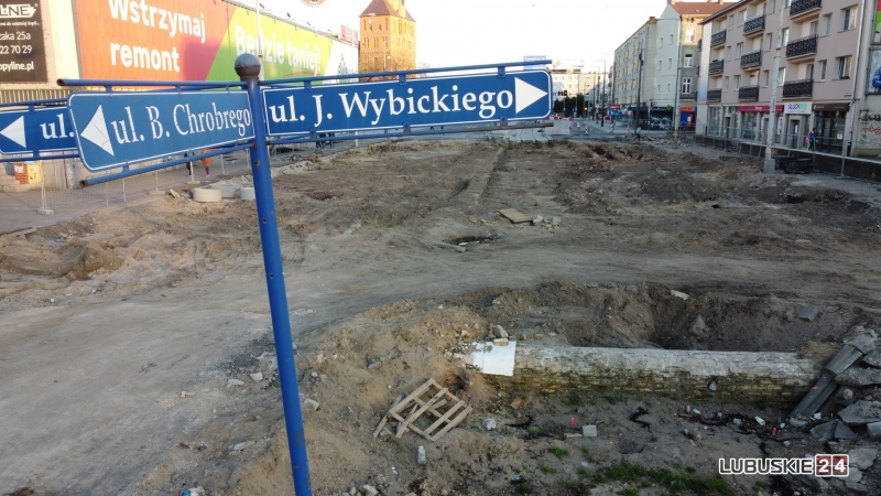 9/16 Ślady historii odkryte na rozkopanej Chrobrego w centrum Gorzowa