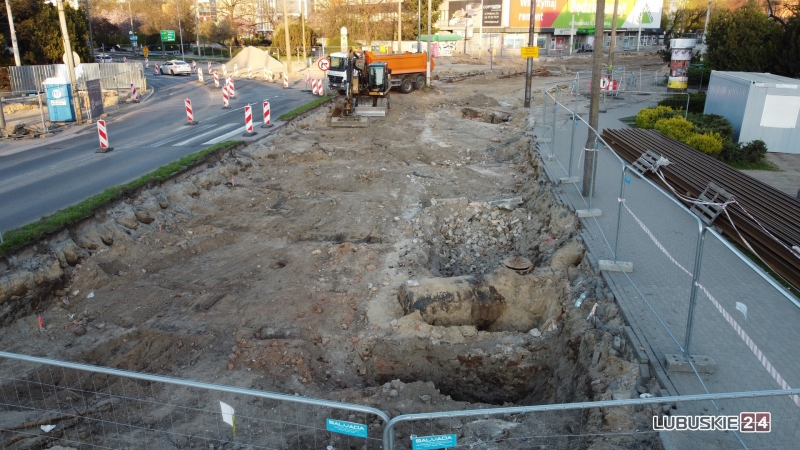 10/16 Ślady historii odkryte na rozkopanej Chrobrego w centrum Gorzowa