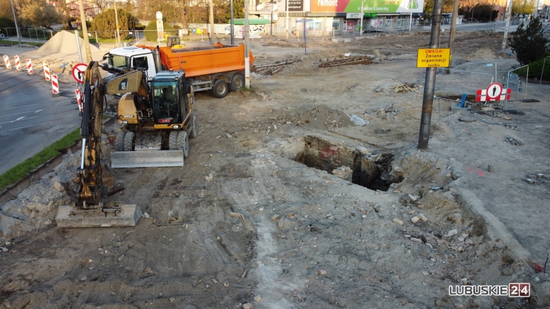 13/16 Ślady historii odkryte na rozkopanej Chrobrego w centrum Gorzowa