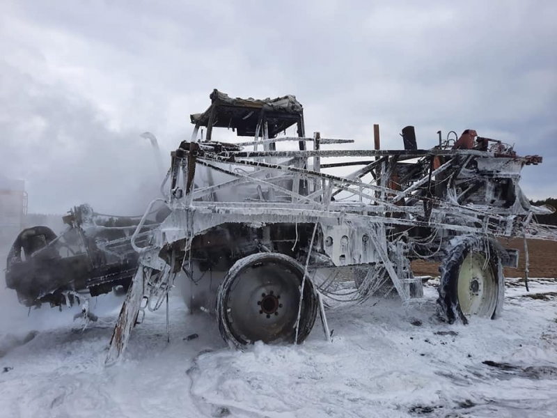 2/10 Pożar maszyny rolniczej na polu