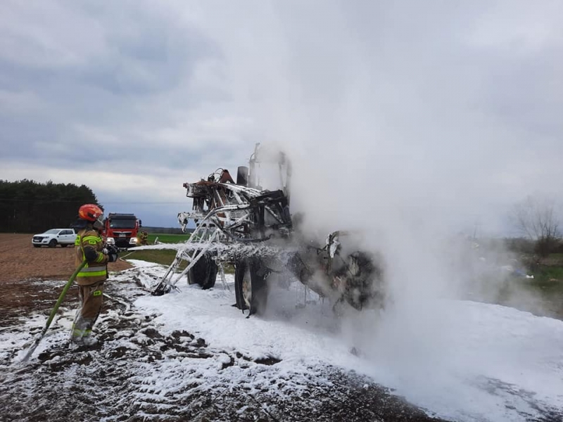 3/10 Pożar maszyny rolniczej na polu
