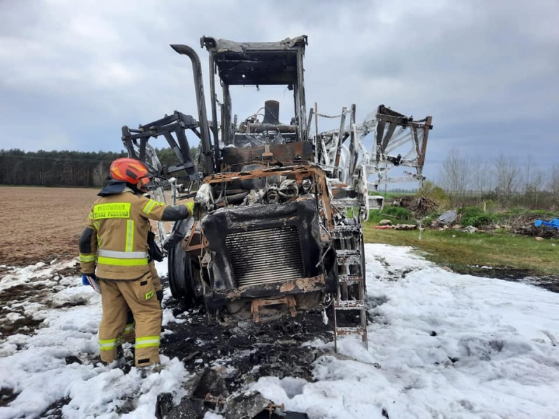 5/10 Pożar maszyny rolniczej na polu