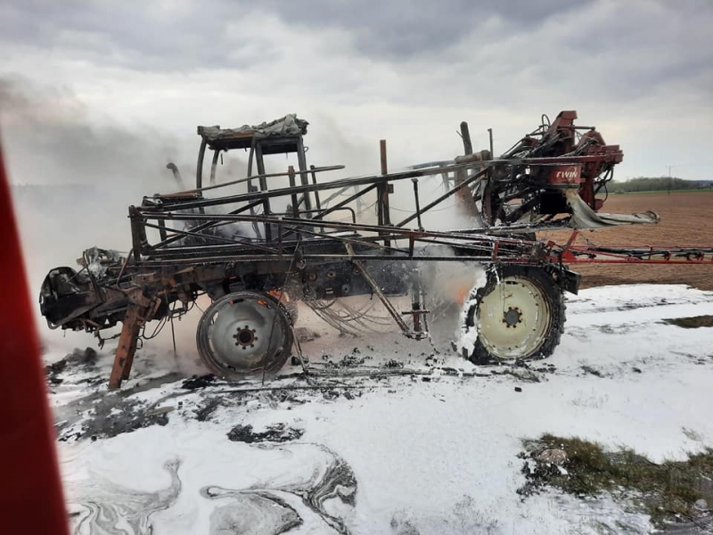 10/10 Pożar maszyny rolniczej na polu