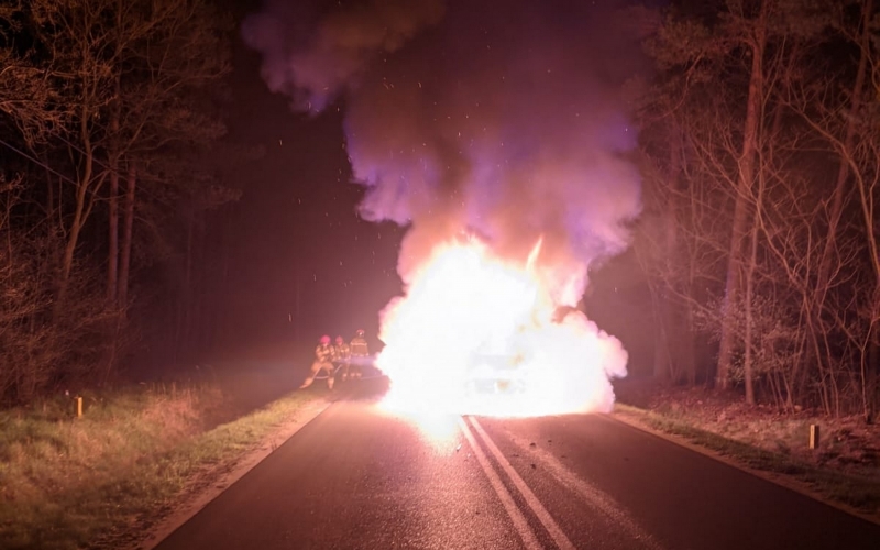 3/4 Pożar subaru po zderzeniu z jeleniem