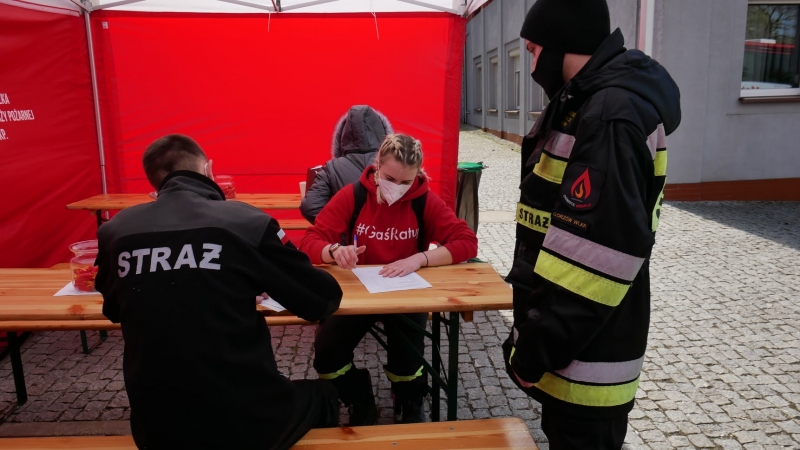 12/19 Strażacy z klubu „Honorowych Dawców Krwi Ognista Kropla” zorganizowali zbiórkę krwi