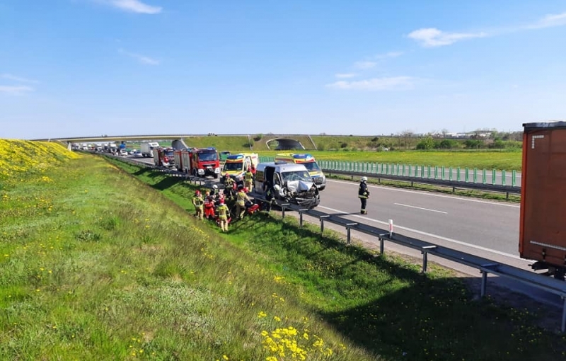 1/6 Bus uderzył w ciężarówkę na S3 koło Gorzowa