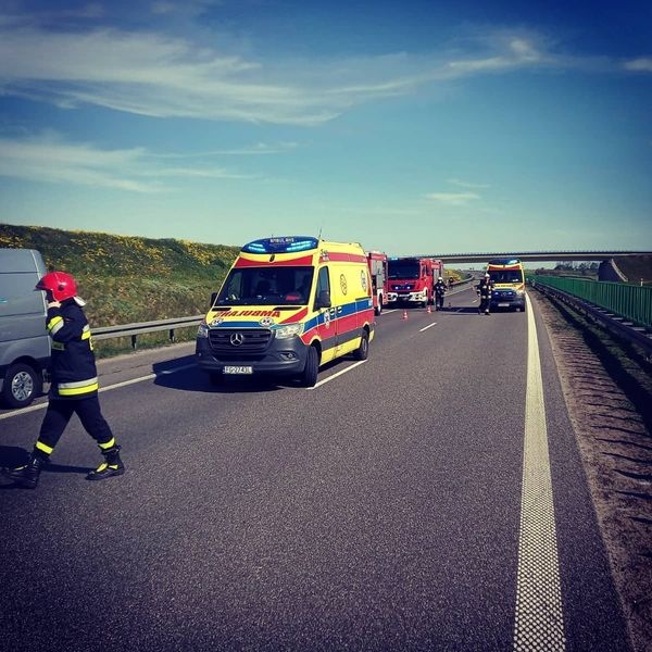 4/6 Bus uderzył w ciężarówkę na S3 koło Gorzowa