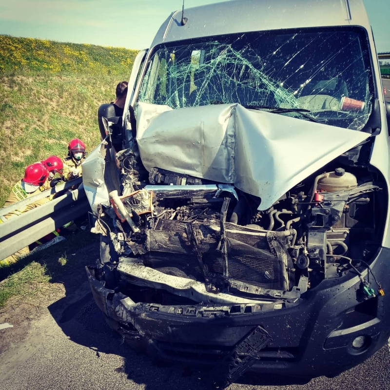 5/6 Bus uderzył w ciężarówkę na S3 koło Gorzowa