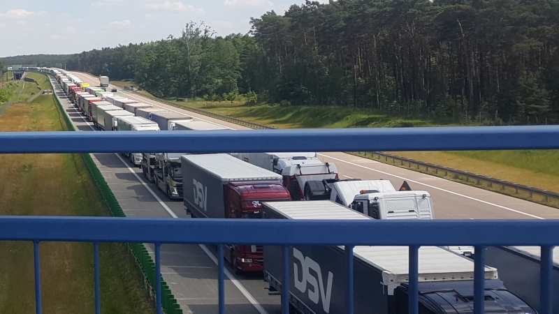 6/7 Zakorkowane drogi dojazdowe do granicy z Niemcami