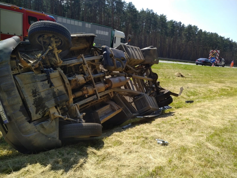 7/7 Zderzenie ciężarówki z pojazdem obsługi autostrady A2
