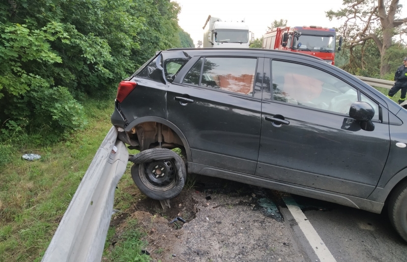 3/11 Czołowe zderzenie volkswagena i suzuki na DW156