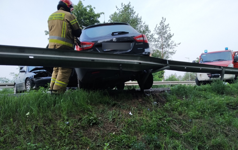 6/11 Czołowe zderzenie volkswagena i suzuki na DW156