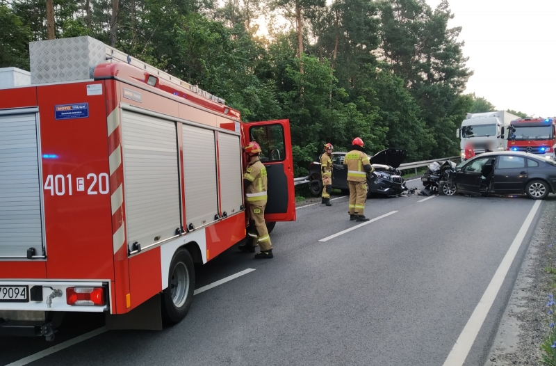 7/11 Czołowe zderzenie volkswagena i suzuki na DW156
