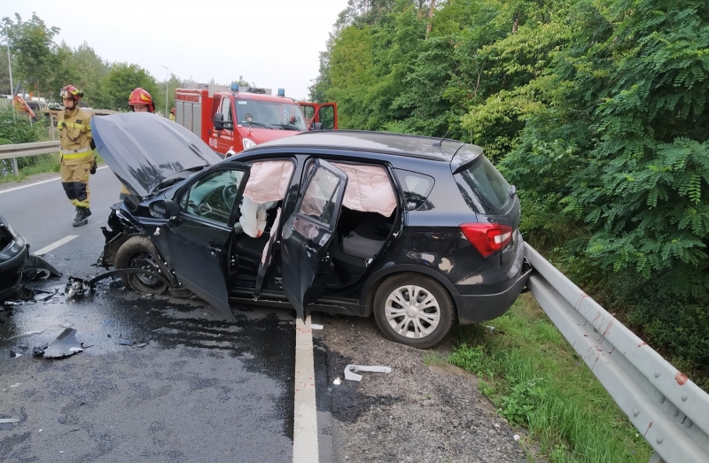10/11 Czołowe zderzenie volkswagena i suzuki na DW156