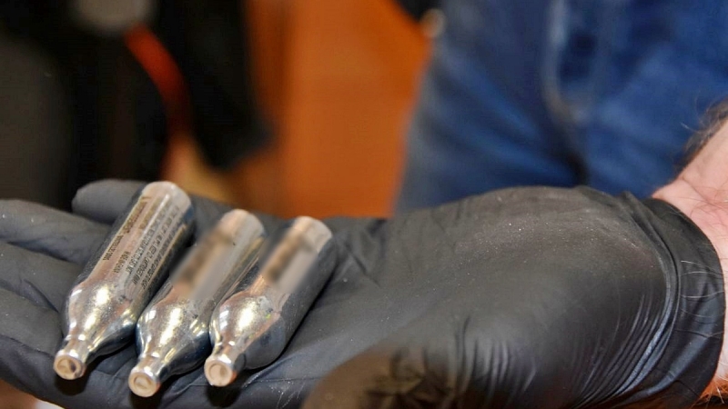 4/6 Groził bronią, bo... nie mógł przejechać. Drogowy bandyta zatrzymany