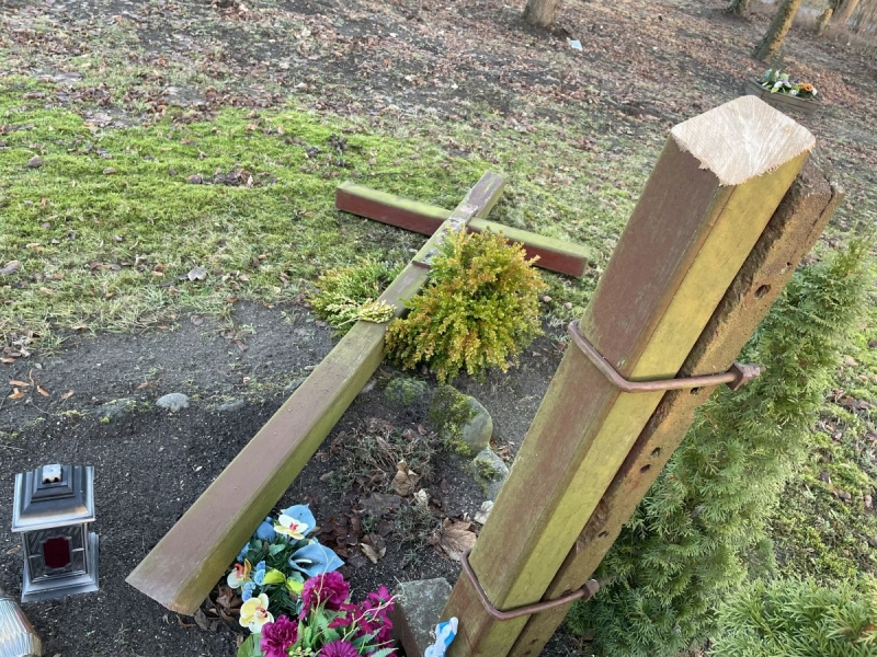 3/7 Ścięte krzyże w Korytach