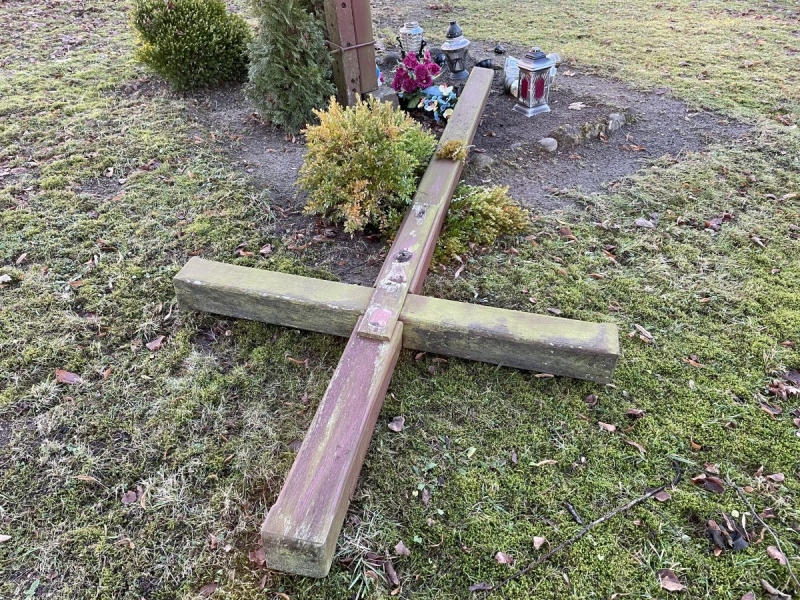 7/7 Ścięte krzyże w Korytach