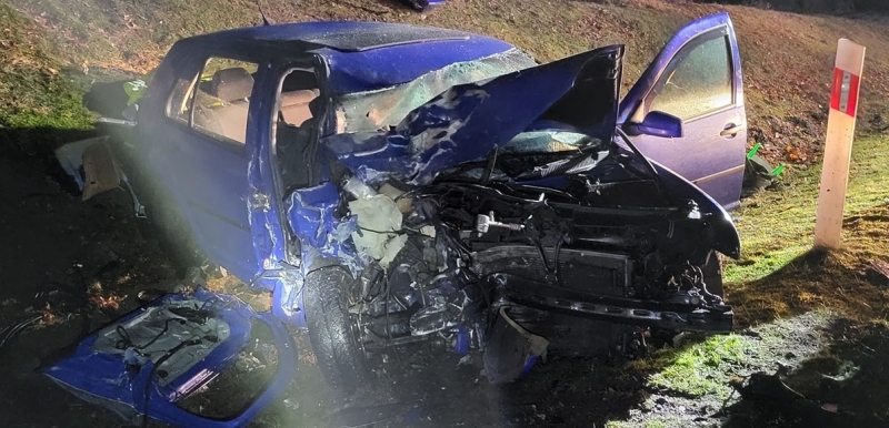 3/7 Czołówka volkswagena i forda w Wołogoszczy