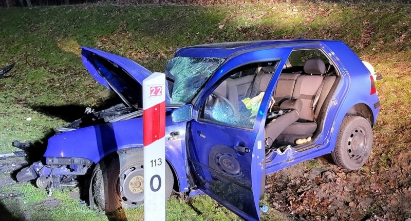 5/7 Czołówka volkswagena i forda w Wołogoszczy