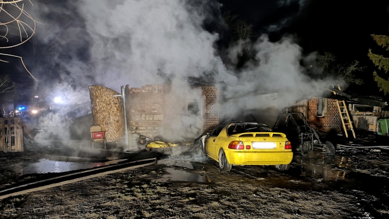 4/6 Ogromny pożar pod Cybinką. Budynek doszczętnie spłonął