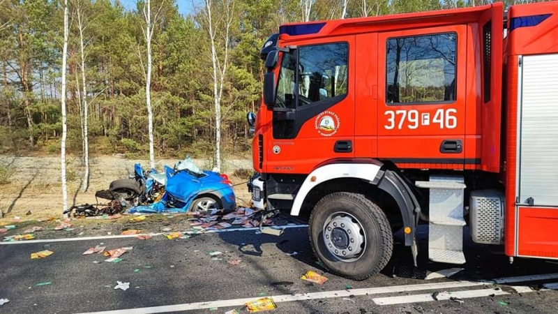 1/8 Czołówka hyundaia i ciężarówki. Zginęła jedna osoba