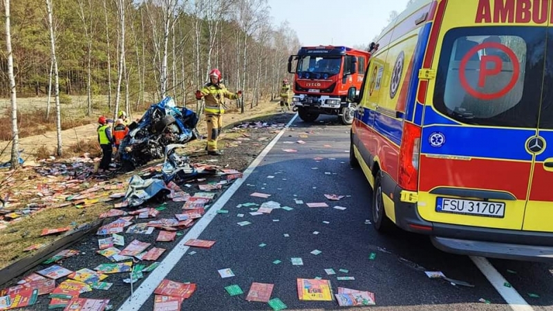 5/8 Czołówka hyundaia i ciężarówki. Zginęła jedna osoba