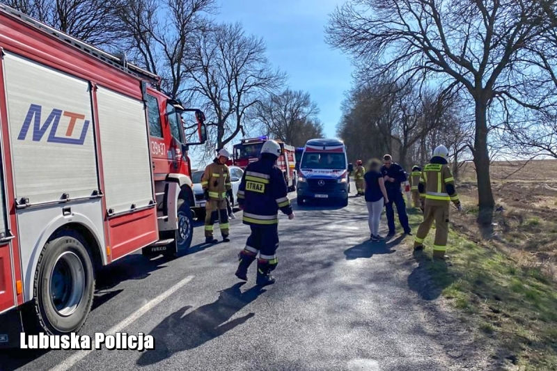 1/6 Wypadek z udziałem dwóch motocykli i nissana