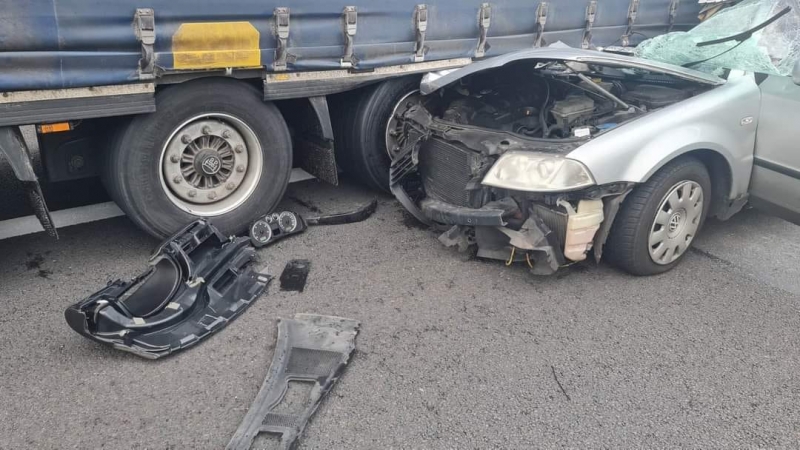 5/9 Pijany kierowca volkswagena wbił się w ciężarówkę na S3