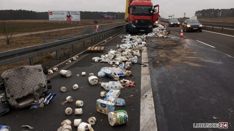 3/7 Zderzenie dwóch ciężarówek na S3 koło Kalska