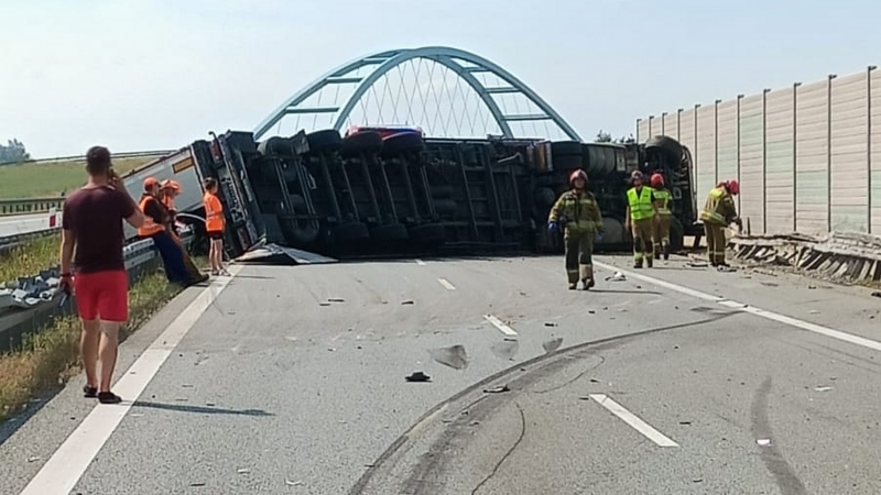 4/5 Zderzenie ciężarówki z pojazdem obsługi S3 w Świebodzinie