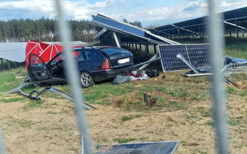 1/13 Tragiczny wypadek w Murzynowie. Nie żyje kierowca mercedesa