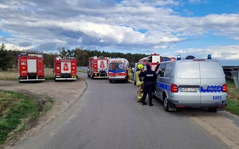 2/13 Tragiczny wypadek w Murzynowie. Nie żyje kierowca mercedesa