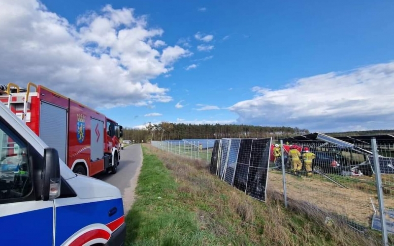 5/13 Tragiczny wypadek w Murzynowie. Nie żyje kierowca mercedesa