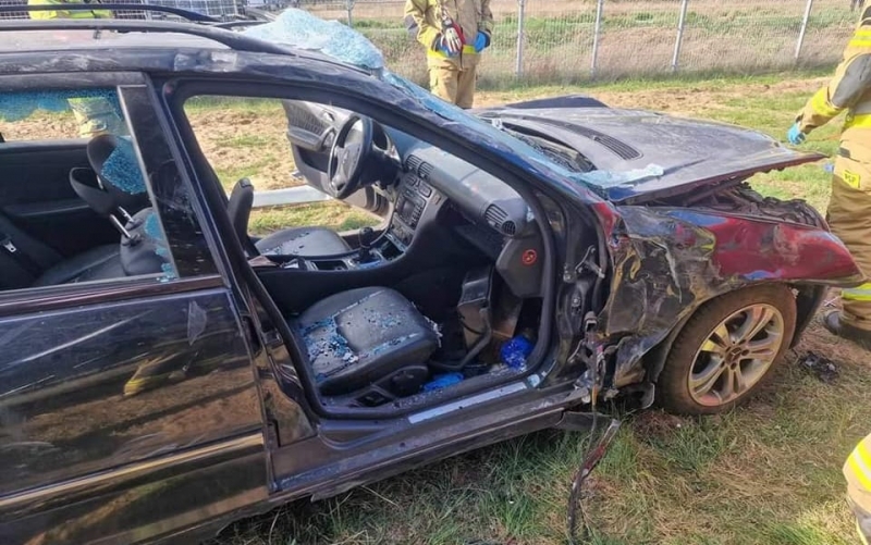 6/13 Tragiczny wypadek w Murzynowie. Nie żyje kierowca mercedesa