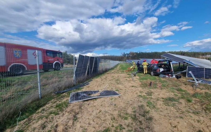 7/13 Tragiczny wypadek w Murzynowie. Nie żyje kierowca mercedesa