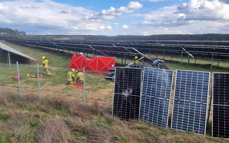 11/13 Tragiczny wypadek w Murzynowie. Nie żyje kierowca mercedesa