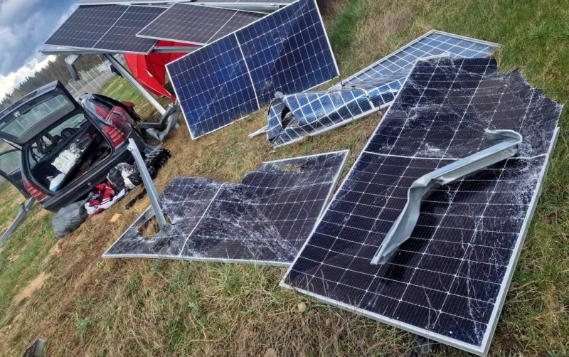 12/13 Tragiczny wypadek w Murzynowie. Nie żyje kierowca mercedesa