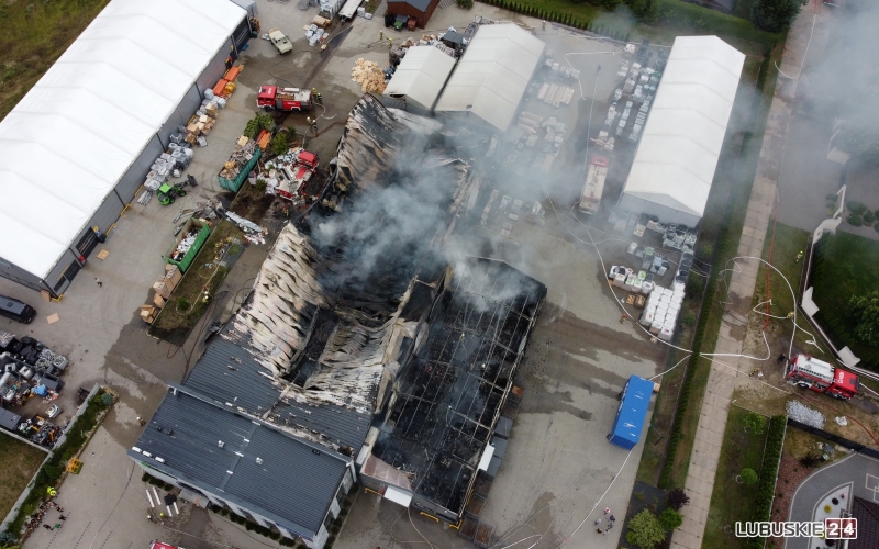 5/11 Pożar hal magazynowych w Trzebiczu
