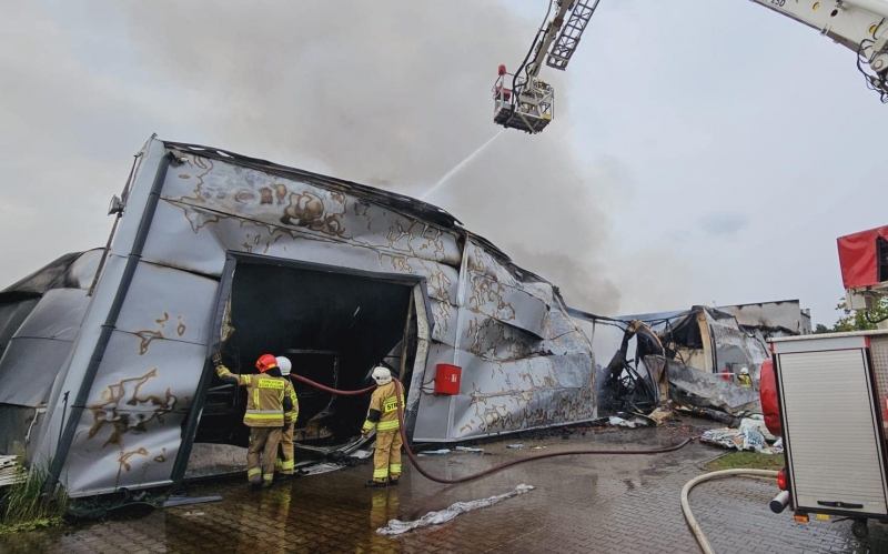 9/11 Pożar hal magazynowych w Trzebiczu