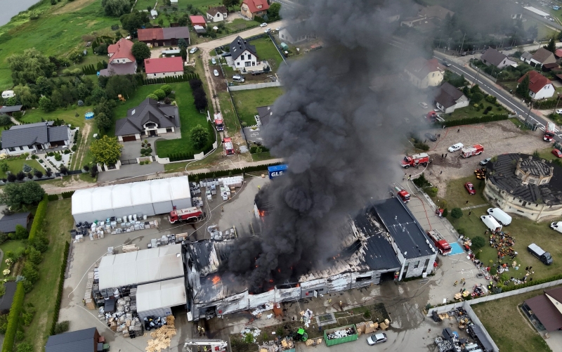 10/11 Pożar hal magazynowych w Trzebiczu