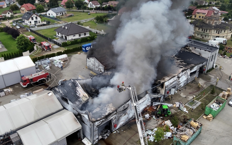 11/11 Pożar hal magazynowych w Trzebiczu