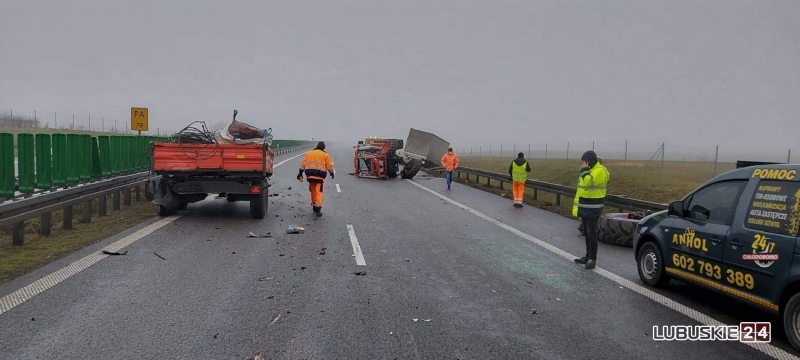 5/7 Zderzenie auta dostawczego z ciągnikiem na S3