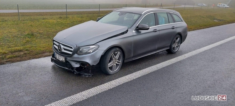 7/7 Zderzenie auta dostawczego z ciągnikiem na S3